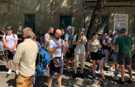 Справа Стерненка: Суддя завершила засідання і сказала чекати розгляду заяви про відвід суддів