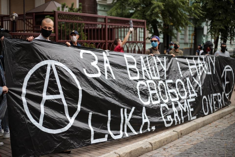 Біля посольства Білорусі в Києві поліція затримала групу протестувальників, серед них Олександр Кольченко