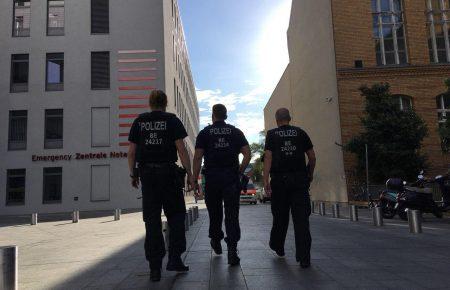 У Німеччині лікарню, де перебуває Навальний, охороняє поліція