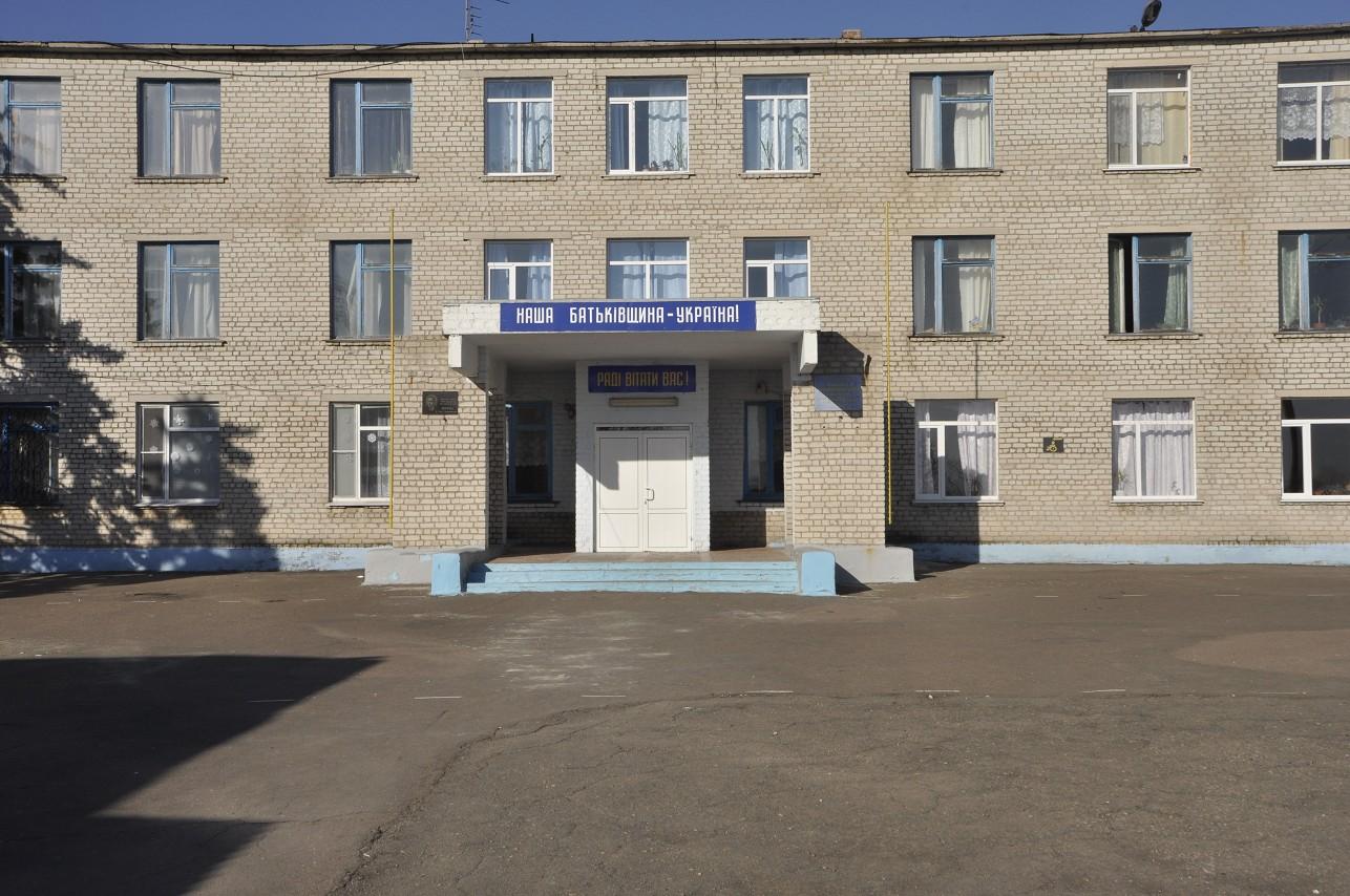 У Мангуші попри те, що селище у «зеленій» зоні, частина учнів навчатиметься дистанційно, батьки проти