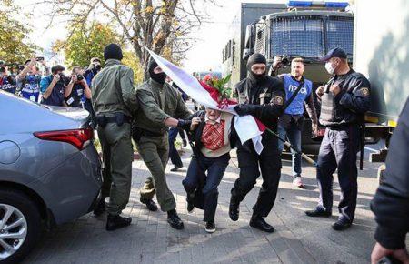 У МВС Білорусі попередили, що готові застосовувати бойову зброю проти протестувальників