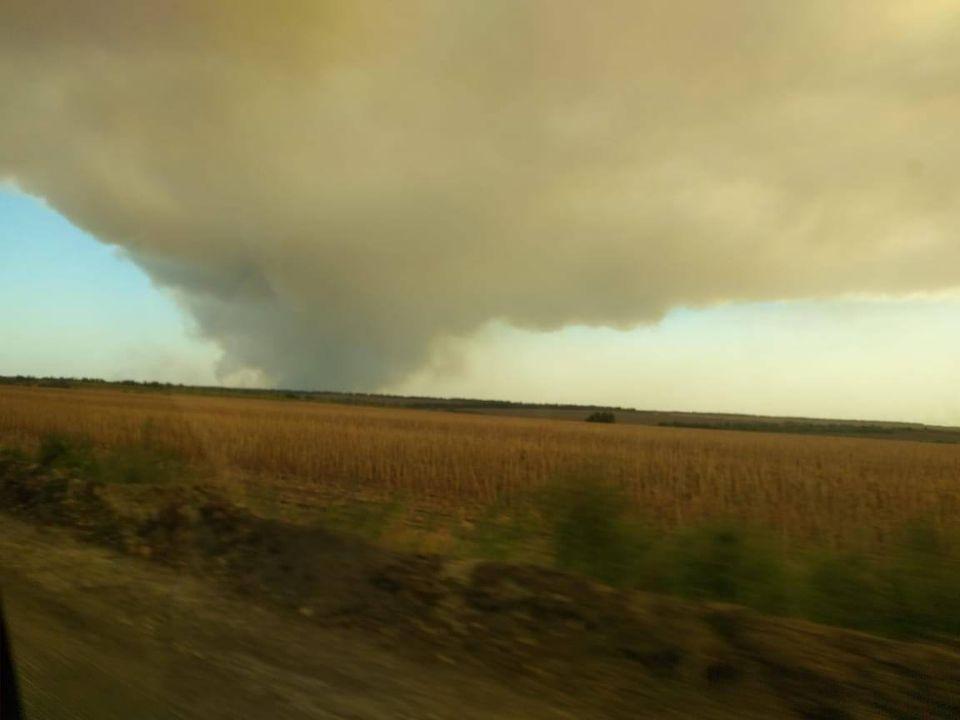 На Луганщині намагаються ліквідувати масштабну пожежу поблизу лінії розмежування