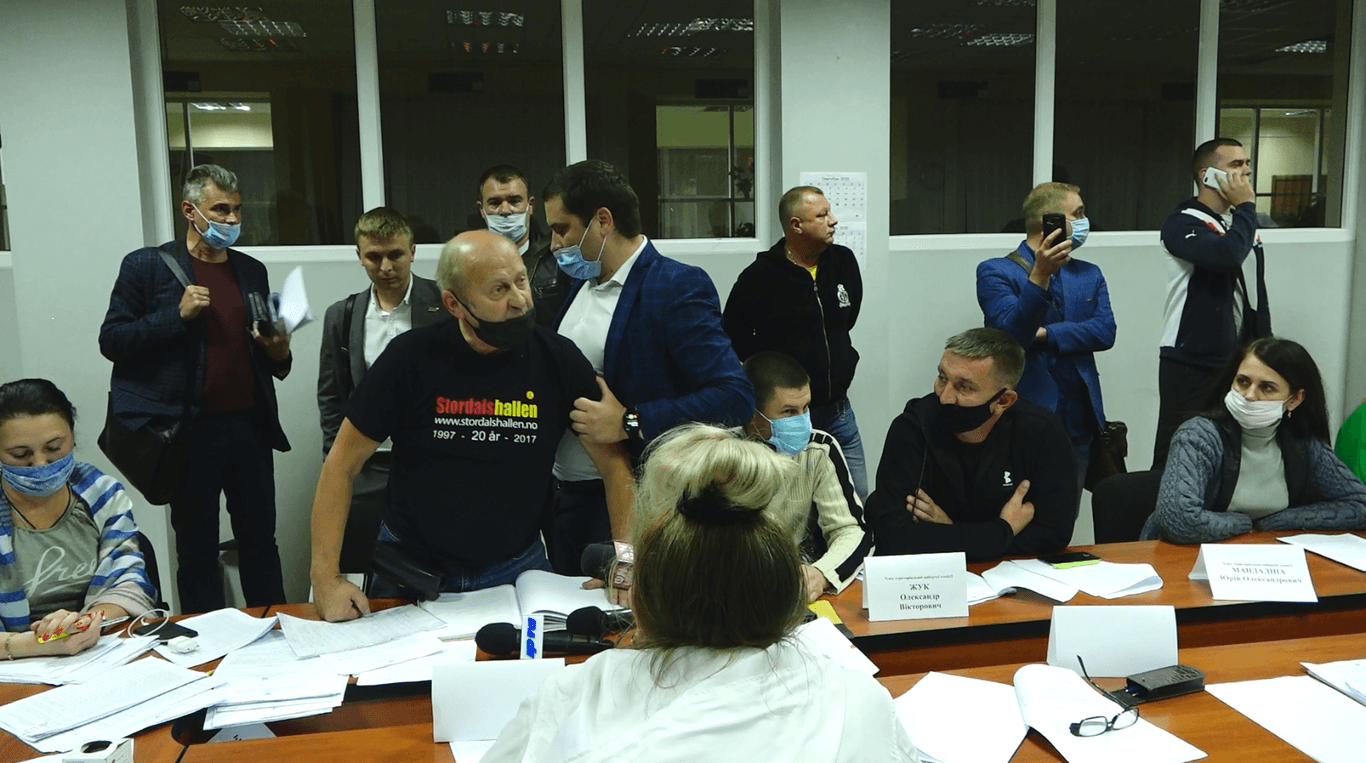 У Рубіжному виборча комісія не може визначитися, чи має право додатково зареєструвати кандидатів