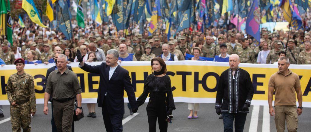 Была договоренность, что Порошенко не будет возглавлять Марш ветеранов — Андрей Макогин