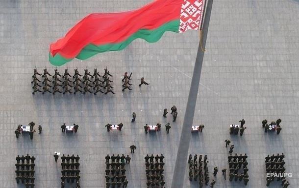 У Білорусі привели у вищу бойову готовність резерв танків і артбази