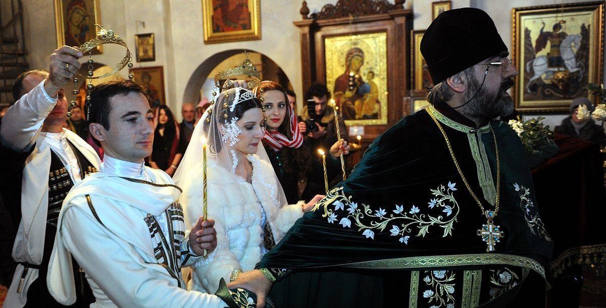 У Грузії через зростання кількості хворих на коронавірус заборонили проводити весілля та поминки