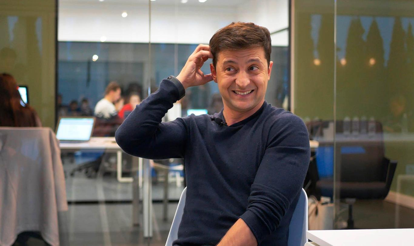 Щонайменше 15 «слуг народу» набрали собі в помічники батьків, братів, дружин, чоловіків — «Схеми»