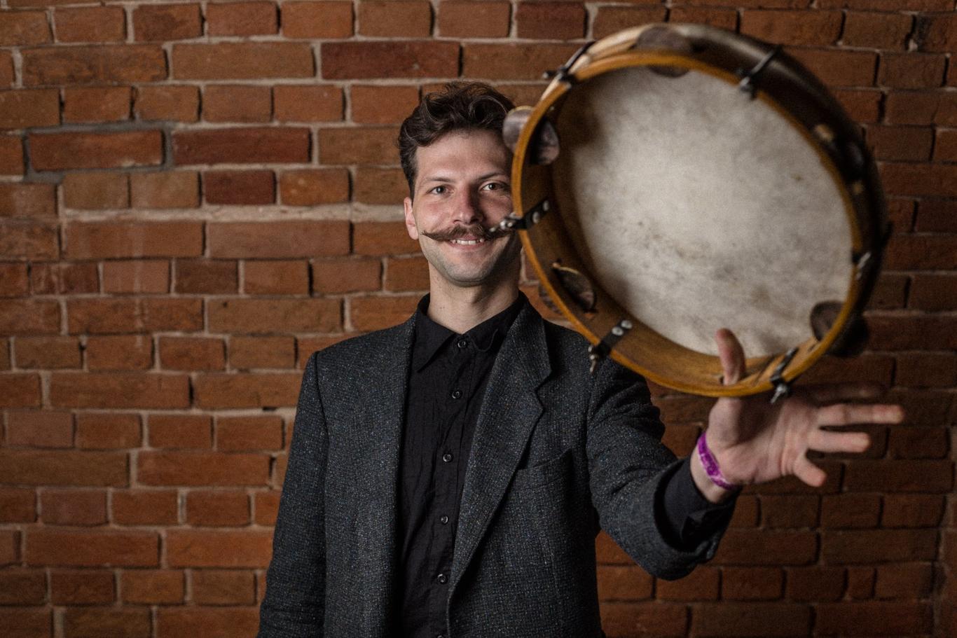 Новий проєкт платформи «Рись»: відеокурс з гри на бубні та подкасти про традиційну музику