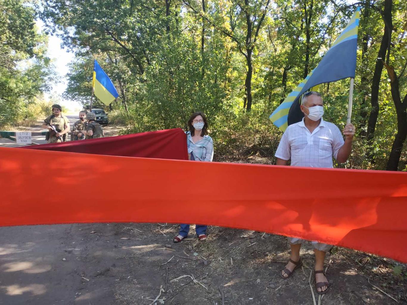 У Бахмуті люди перекривали дорогу на Шуми, де мало відбутися патрулювання позицій ЗСУ