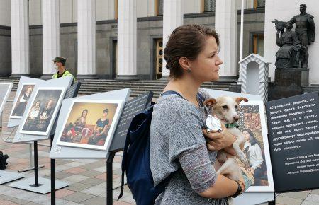 «Вас ніколи не катували»: правозахисники вимагають якнайшвидше ухвалити закон про воєнних злочинців