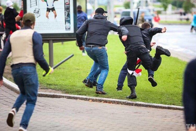 У Білорусі на студентській акції протесту затримали близько 10 людей