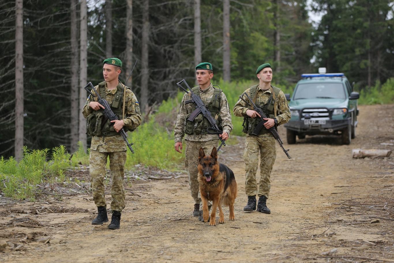 У пункті пропуску «Бачівськ» прикордонники затримали чоловіка, який 7 років перебував у міжнародному розшуку