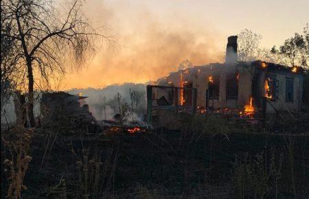 Під час пожежі на  лінії розмежування під Попасною згоріли будинки (фото)