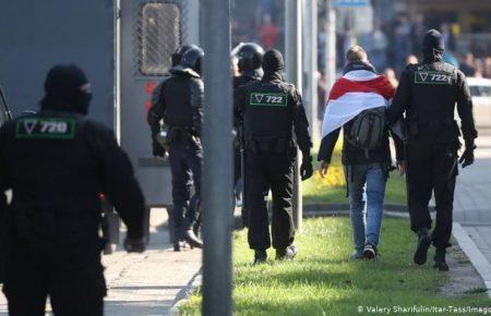 У Гомелі силовики застосували проти учасників акції протесту сльозогінний газ і світлотехнічні спецзасоби (відео)