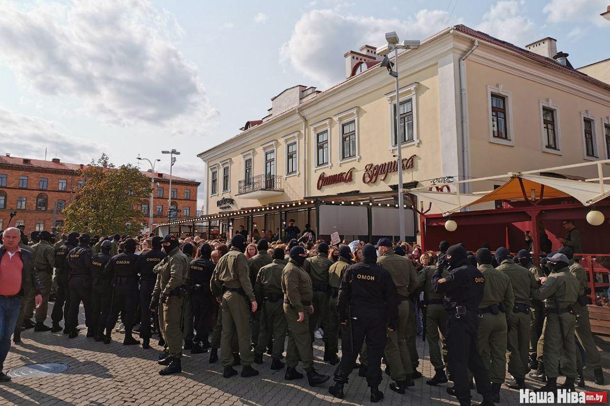 На Жіночому марші у Мінську міліція Лукашенка затримала 64 учасниці