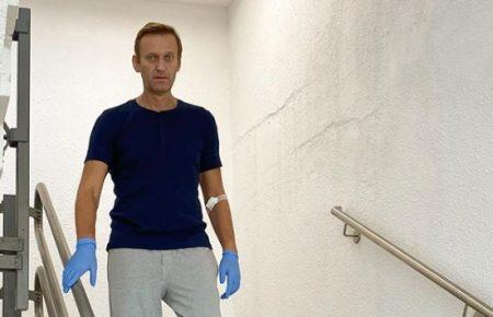 Навальний опублікував нове фото з лікарні та розповів про свій стан