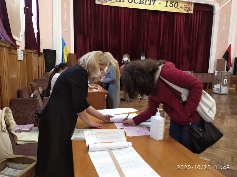 Третина виборців не брала участь в опитуванні президента — «Рейтинг»