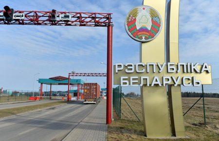 Дві західні країни закликали своїх громадян негайно виїхати з Білорусі