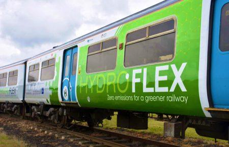 У Британії пройшли випробування першого дворежимного поїзда, що працює на електриці й водні