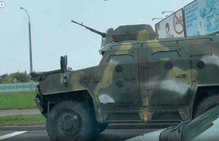 У Білорусі готуються до «Маршу гордості», біля Мінська помітили військову техніку