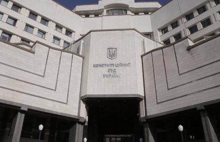 КСУ заблокував призначення на посади окремих переможців місцевих виборів та контроль за фінансуванням партій