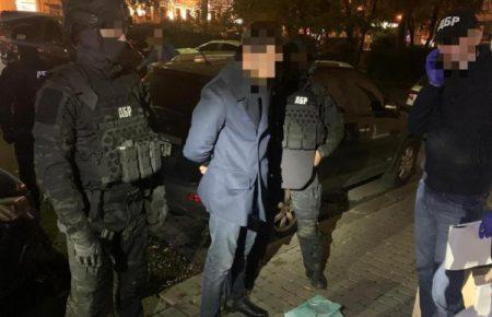 Слідчі ДБР затримали одного з керівників ДФС на хабарі у $100 тисяч