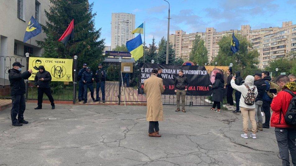 Суд заборонив розповсюдження книги Кіпіані про Стуса без дозволу Медведчука