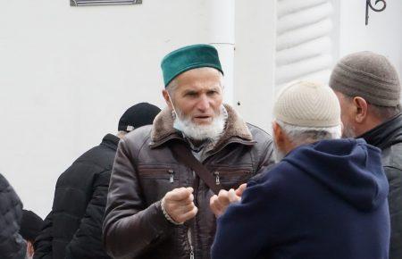 Близько сотні кримських татар вимагали у Аксьонова пояснень щодо ситуації на Керченському мосту