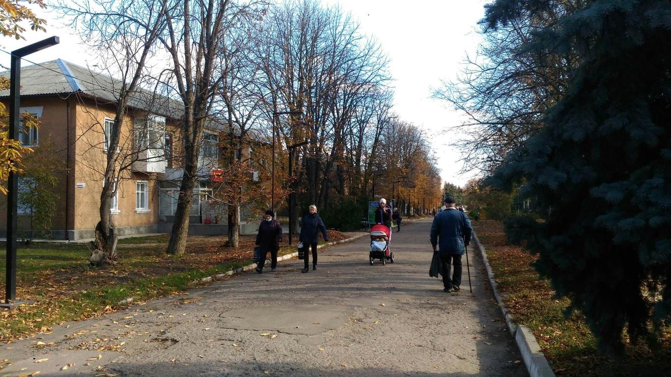 «Я уже смерти жду»: що люди думають про вибори у Кремінній на Луганщині