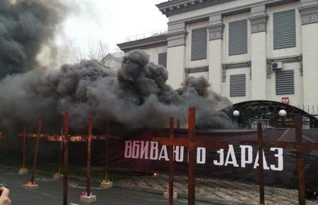 Під посольством Росії у Києві влаштували акцію до Дня пам'яті жертв Голодомору