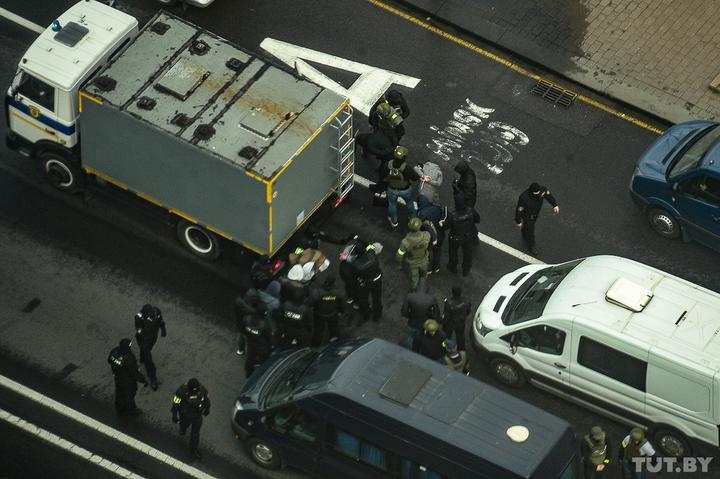 У Білорусі силовики затримали близько 400 учасників акцій протесту — правозахисники