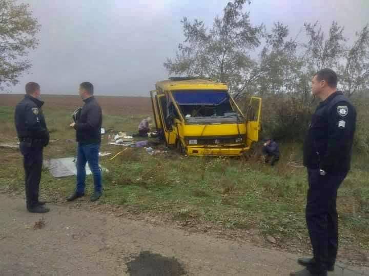 На Херсонщине перевернулся рейсовый автобус, 2 людей погибли