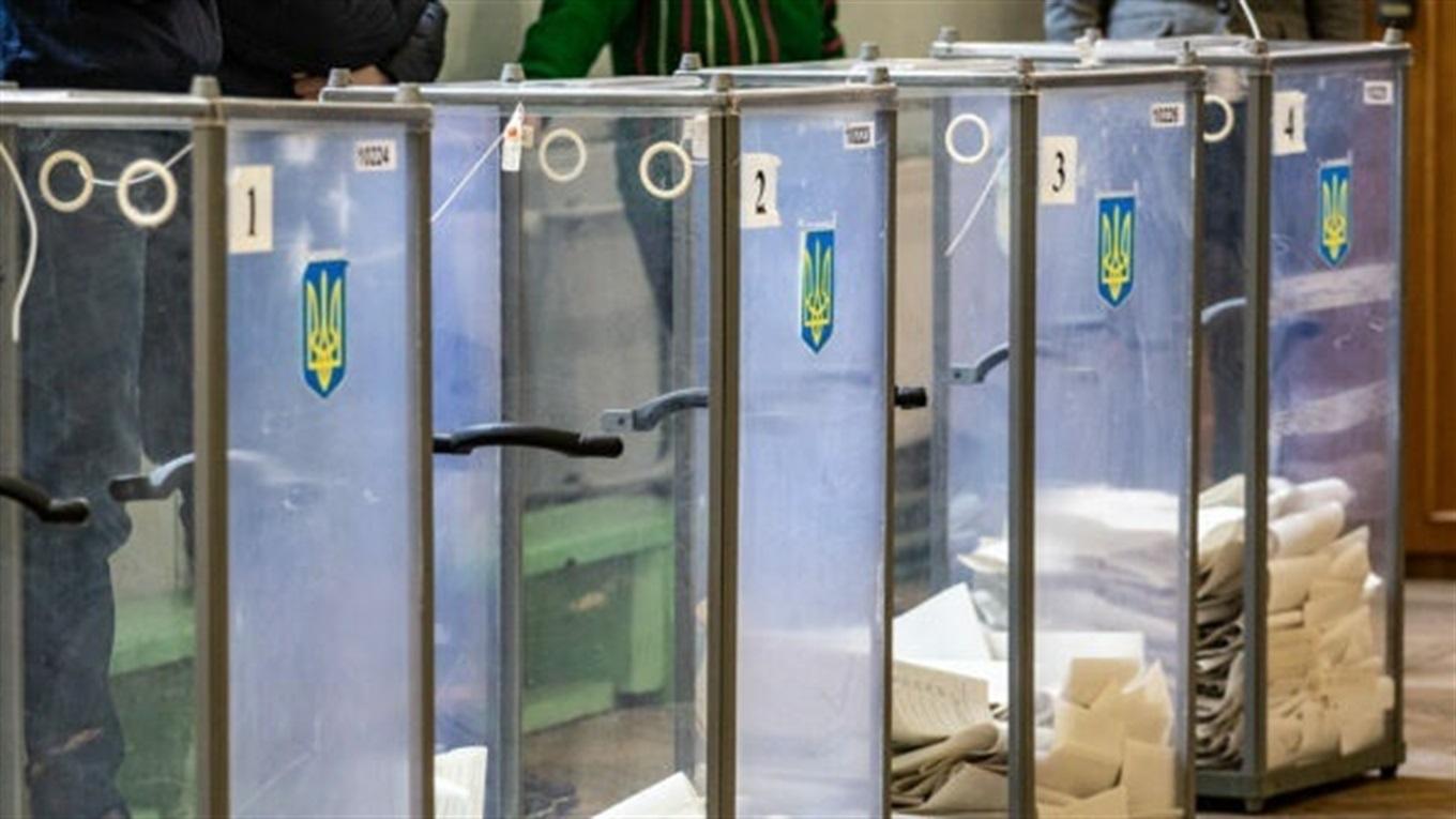 В Черновцах проходит второй тур выборов мэра: участки открылись вовремя, нарушений нет
