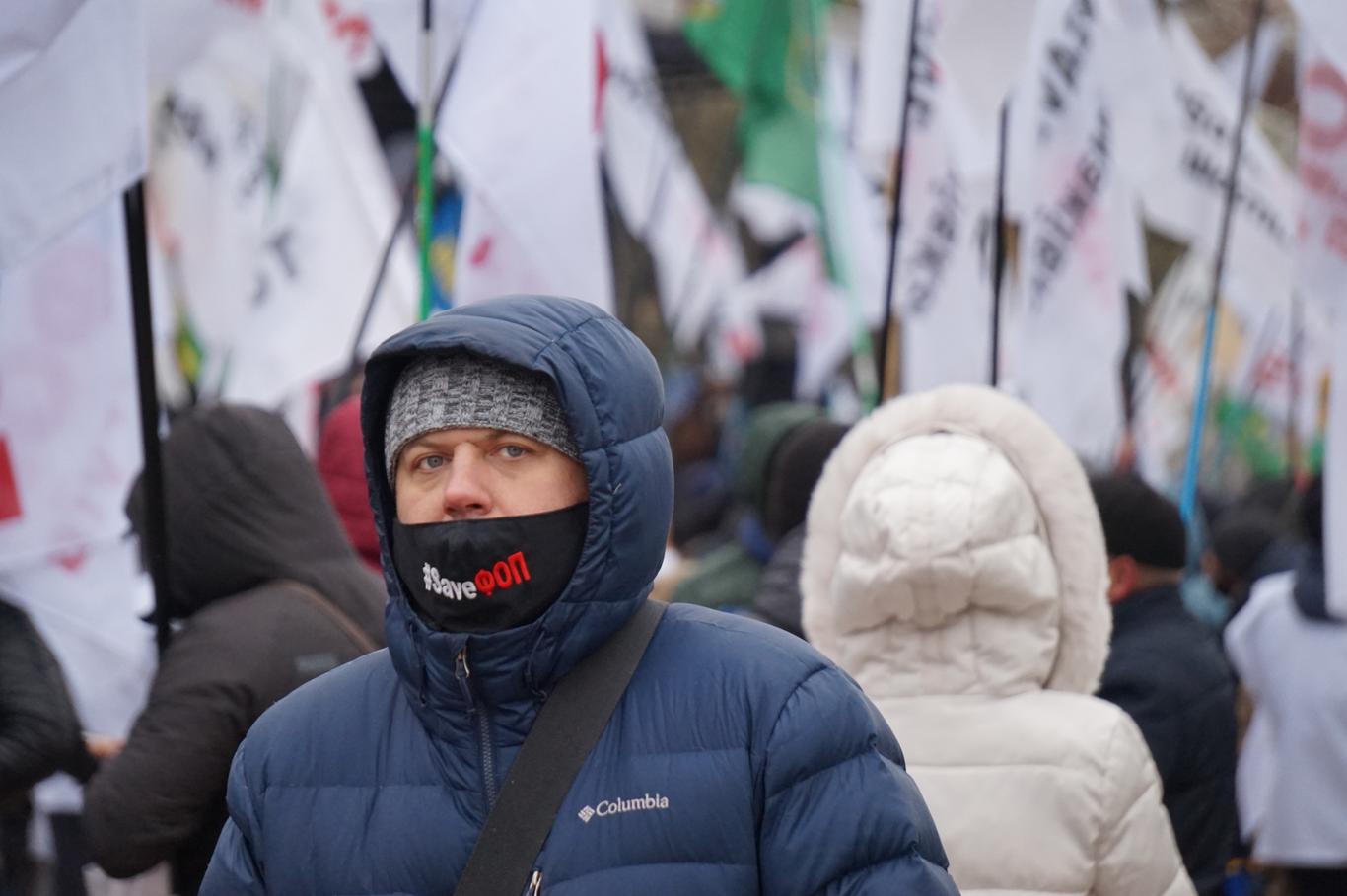 «Ми не просимо компенсацій, ми просимо дати нам працювати»: як під Радою вимагали скасувати «карантин вихідного дня» та введення касових апаратів