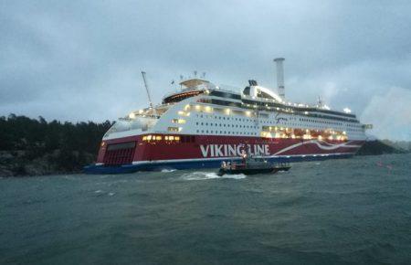 Через шторм біля берегів Фінляндії сів на мілину пором із понад 300 пасажирами на борту