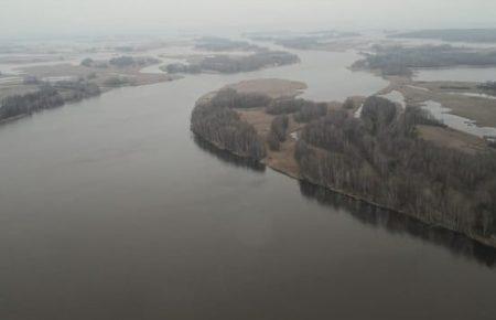 В Киевском море пропали рыбаки, обнаружили пустую лодку с работающим двигателем — ГСЧС