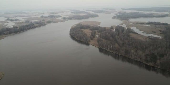 В Киевском море пропали рыбаки, обнаружили пустую лодку с работающим двигателем — ГСЧС