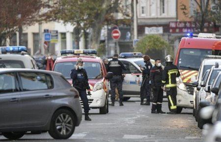 Підозрюваного у нападі на священника у Ліоні звільнили з-під варти