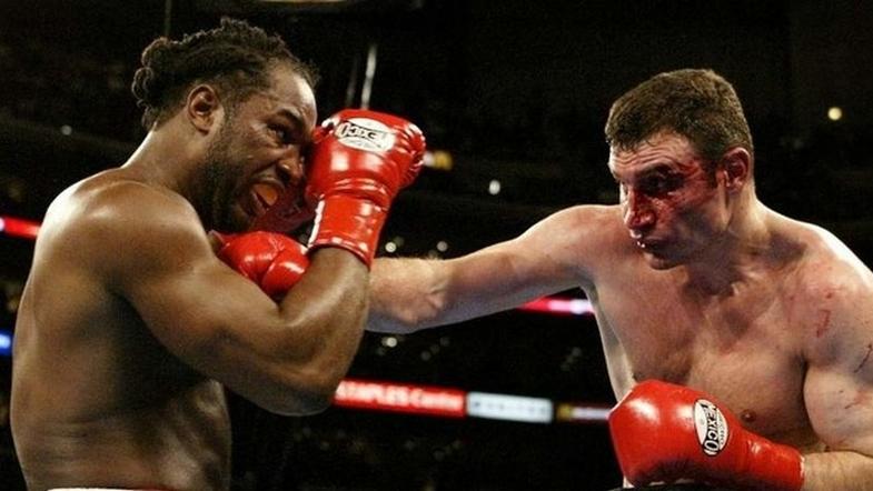 У топ-5 найкривавіших поєдинків в історії боксу увійшов бій Кличка з Льюїсом, але й варто згадати наслідки — Лазуткін
