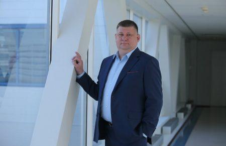 «Карантин вихідного дня» неефективний, адже не вирішує проблему з піками зараження — Євген Шевченко