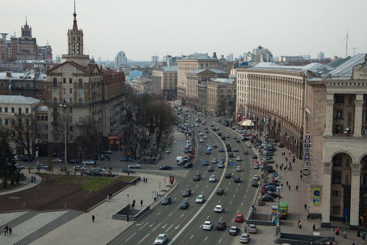 Наземні переходи, велодоріжки і новий асфальт: як в Києві планують ремонтувати Хрещатик?