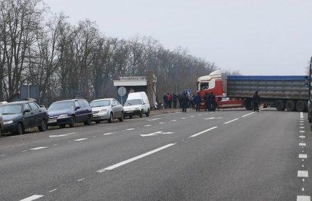 На Кіровоградщині працівники уранових копалень блокували трасу — вимагають виплату зарплатні