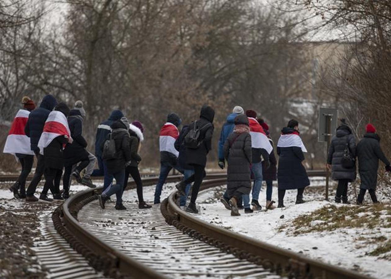 Повість Кабміну про дві постанови для білорусів: чи справді Україна допомагає?