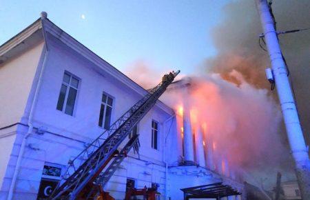 У Полтаві горить історична будівля кінотеатру Котляревського (ВІДЕО)