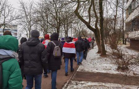 В Минске продолжаются антиправительственные протесты, силовики снова задерживают людей (ВИДЕО)