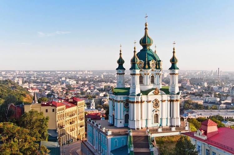 В Андреевской церкви началась торжественная литургия по случаю завершения реставрации