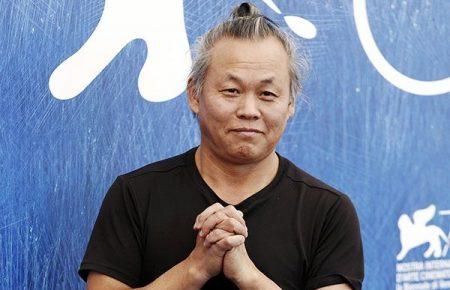 Південнокорейський режисер Кім Кі Дук помер у Латвії, у нього був COVID-19 — ЗМІ