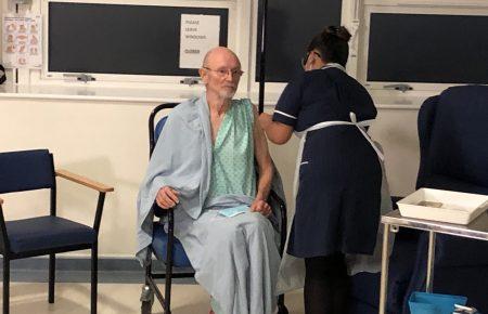 У Великій Британії вакцину від COVID-19 отримав Вільям Шекспір