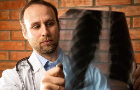 На превеликий жаль, ми не вивчили штами коронавірусу в Україні — інфекціоніст