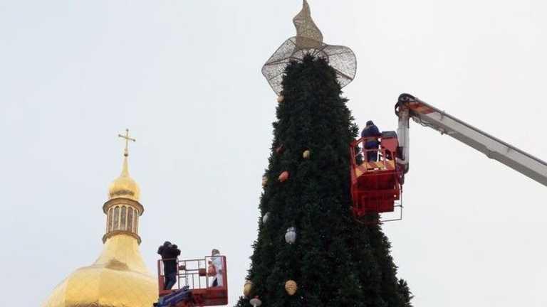 Казкового капелюха головної ялинки країни замінять на зірку